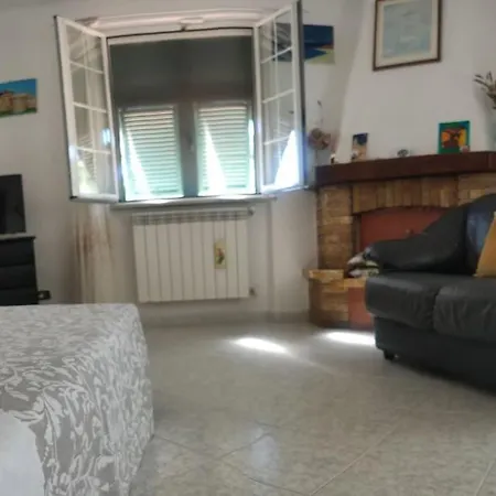 Casa Rosi, In Campagna, Relax Tra Mare E Montagna Giucano